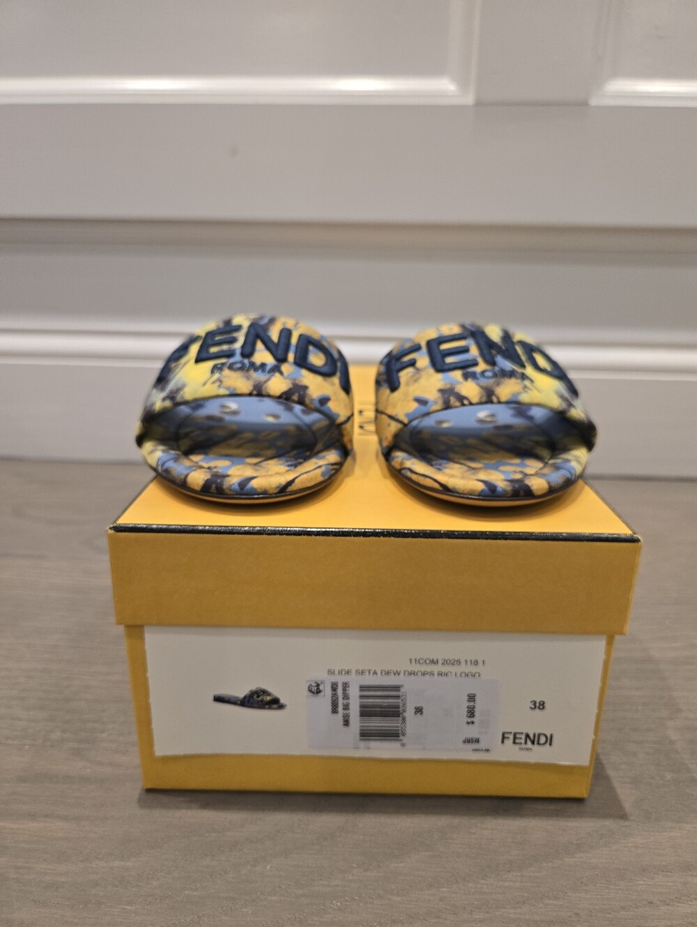 $680 Fendi Sunshine Logo Slide Sandals in Blue/Yellow EU 38 US 8 BNIB - Picture 4 of 8
